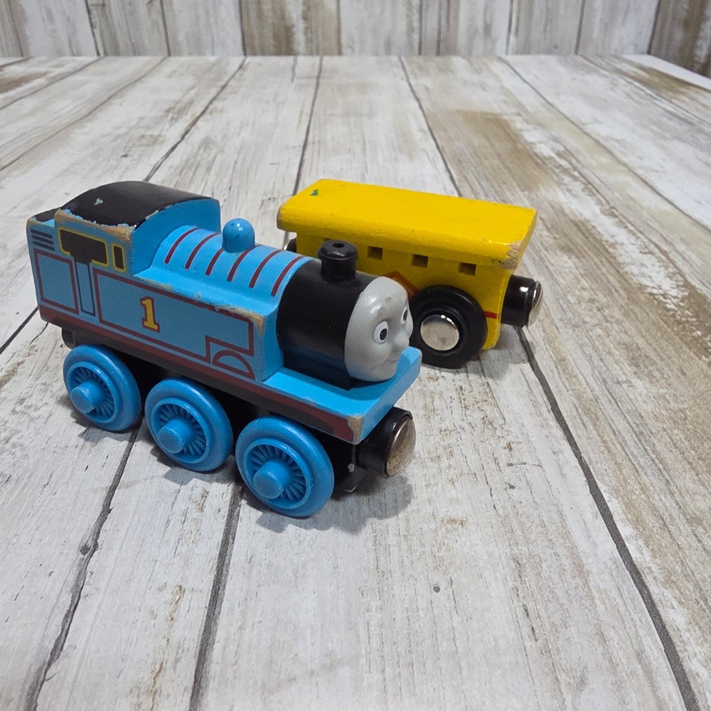 Thomas & Friends Wooden Railway Thomas Engine and Yellow Cargo Car 2001 1501WJ00 - Picture 3 of 7